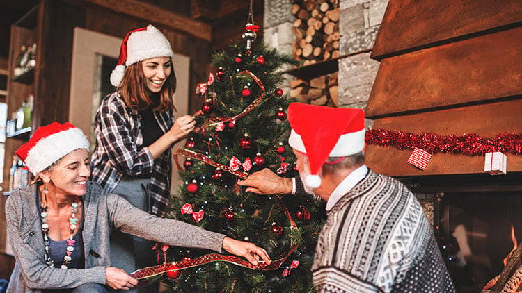 family-decorating-christmas-tree-850.jpg