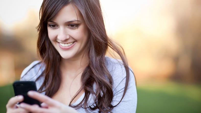 women_on_iphone_850.jpg