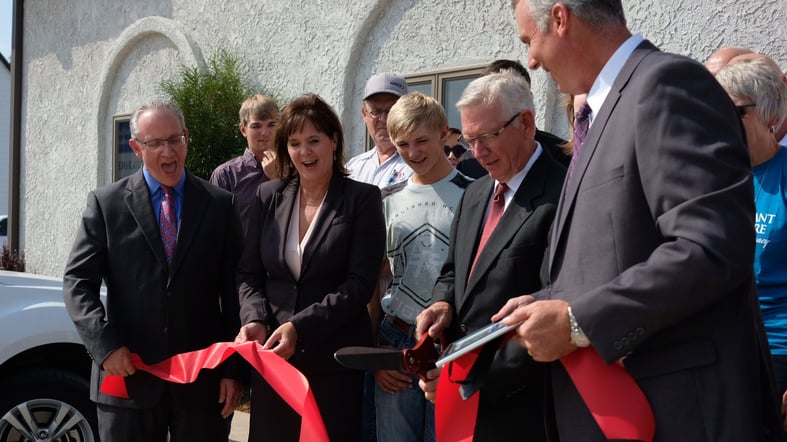 OrdRibbonCutting_850.jpg