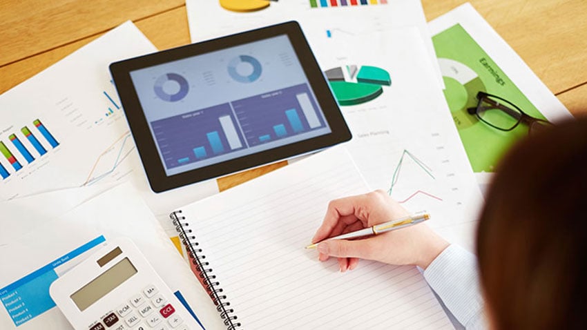 Tablet-Calculating-Stocks